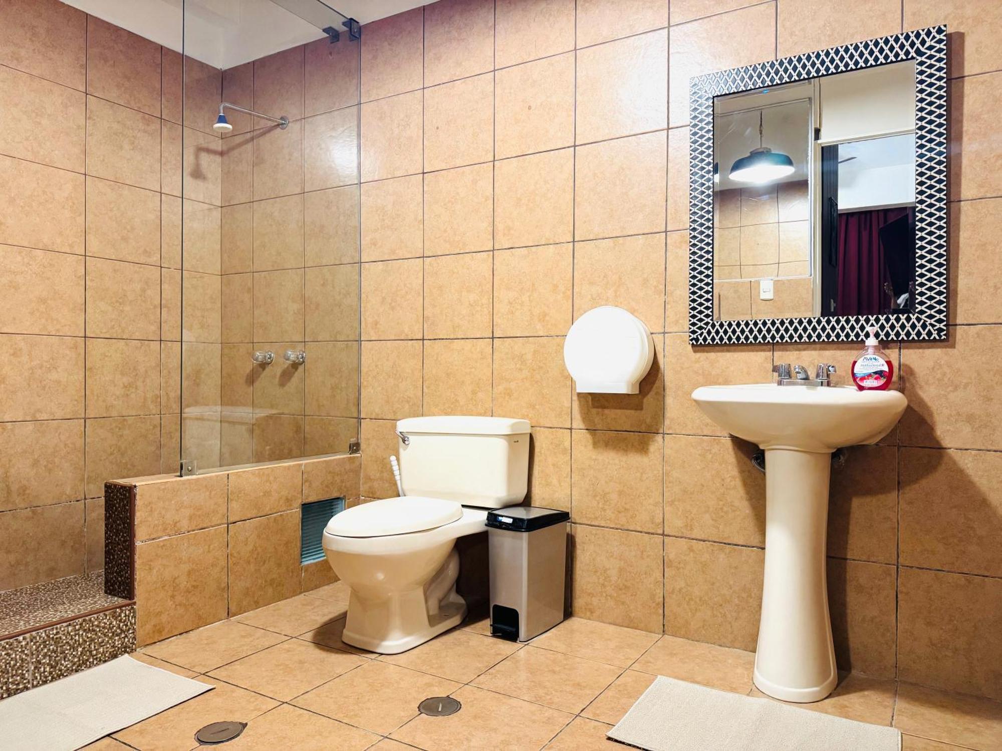 Hostal Adventures Ii