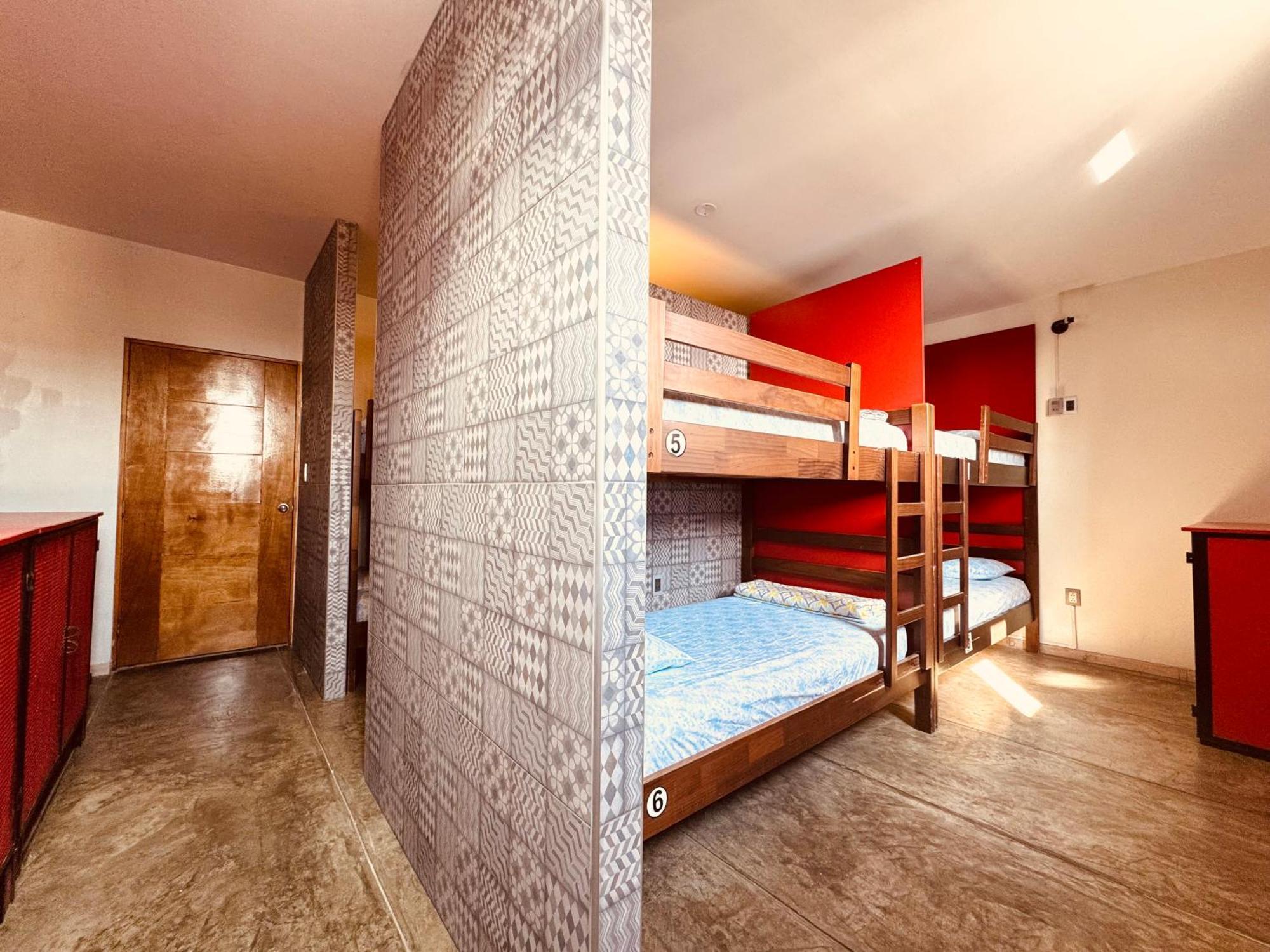 Hostal Adventures Ii *